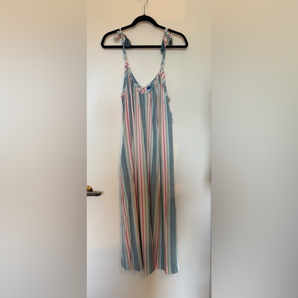 NWT Old Navy Stripe Maxi with Slit, Pockets, and Adjustable Straps in Size Med